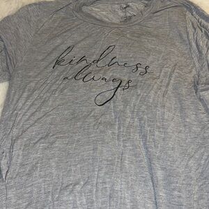 Casual Gray Tee with Graphic Print size large